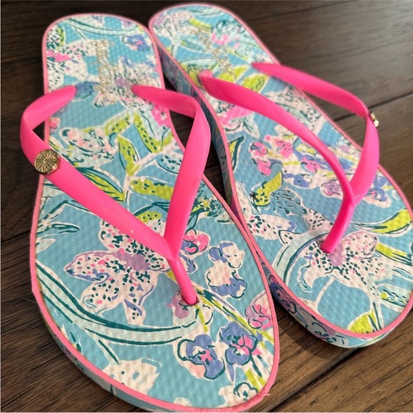 Lilly Pulitzer Bali Blue Sway This Way Pool Flip Flop - Picture 1 of 5